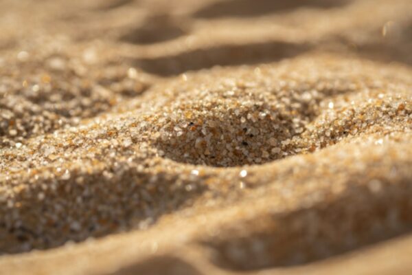 Cristais de zircão revelam relógio cósmico da história da Terra (Imagem: Octavian Grigorescu's Images via Canva)