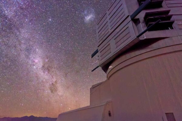 Observatório Rubin envia 800 mil alertas sobre eventos cósmicos (Imagem: NSF–DOE Rubin Observatory/NOIRLab/SLAC/AURA/W. O'Mullane)