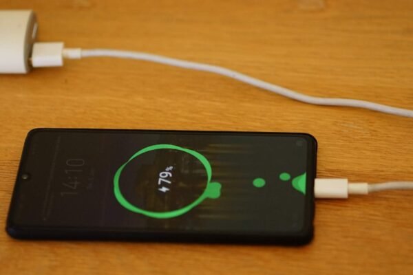 Material avançado promete eletrônicos mais eficientes e duradouros (Imagem: Getty Images via Canva)