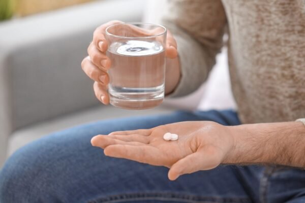 Uso excessivo de suplemento exige cuidado. ( Foto: Pixelshot via Canva)