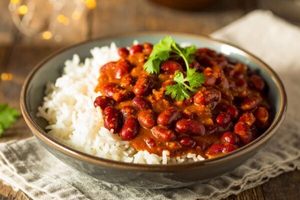 Trocar carne por feijão traz benefícios duradouros. (Foto: TrueCreatives via Canva)