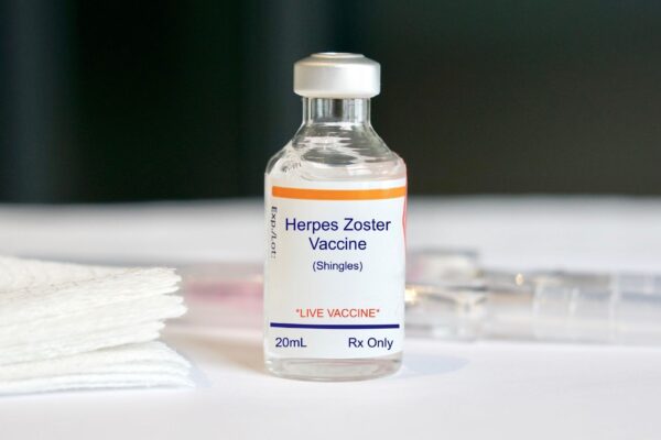 Vacina herpes-zóster mostra boa tolerabilidade. (Foto: Getty Images via Canva)