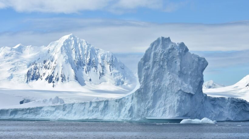 Geleiras instáveis avançaram rapidamente e aumentaram risco de desastres naturais (Imagem: Getty Images via Canva)
