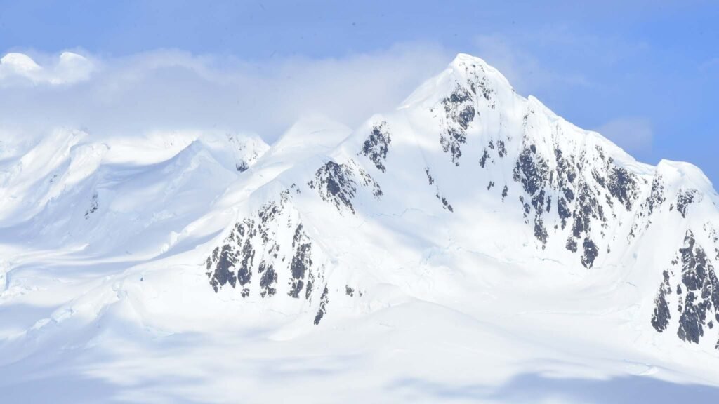 Avanço científico permite explorar regiões isoladas e entender melhor o clima da Terra (Imagem: Getty Images via Canva)
