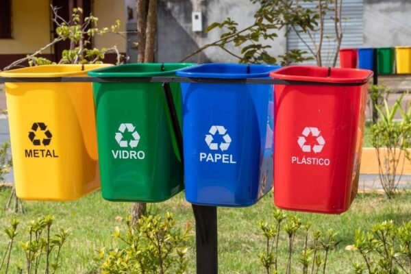 Coleta seletiva começa em casa e transforma o futuro do planeta (Imagem: Getty Images via Canva)