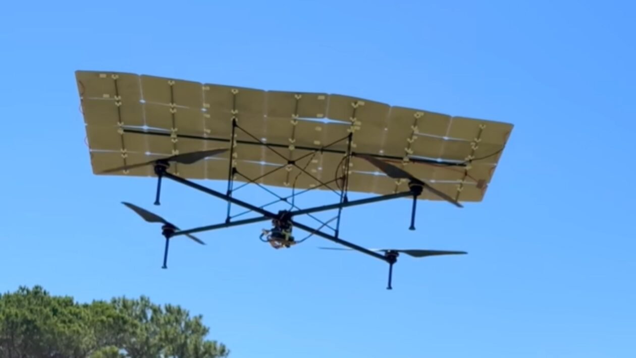Drone solar ultrapassa 5 horas de voo e reduz uso de baterias (Imagem: Luke Maximo Bell/ Youtube)