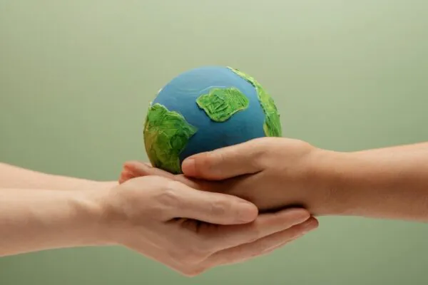Economia circular: menos desperdício, mais futuro sustentável (Imagem: Siriwannapatphotos via Canva)