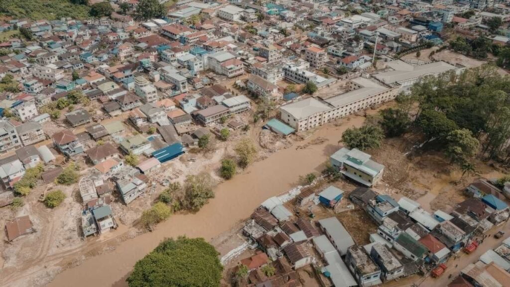 O aquecimento global já causa secas, enchentes e impactos diretos na vida (Imagem: Madalina Todica's Images via Canva)
