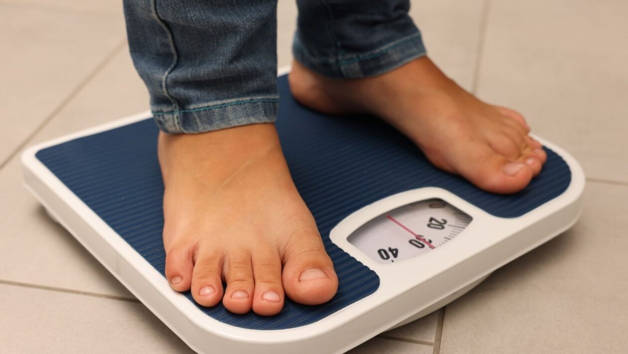 IMC pode errar ao estimar gordura corporal. (Foto: Africa Images via Canva)