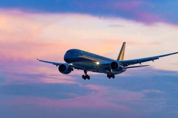Interferência no GPS já afeta voos e preocupa pilotos (Imagem: Pexels via Canva)