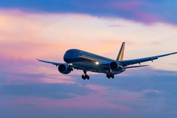 Interferência no GPS já afeta voos e preocupa pilotos (Imagem: Pexels via Canva)
