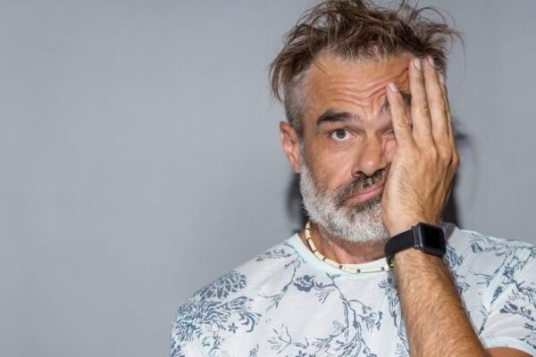 Químicos comuns associados ao envelhecimento masculino. (Foto: Getty Images via Canva)