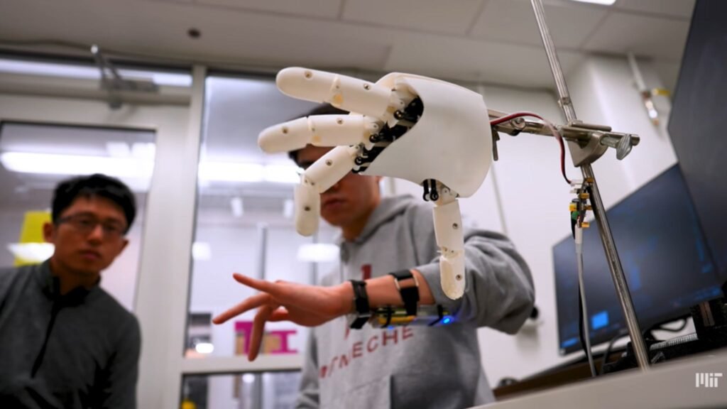 Tecnologia com ultrassom permite controlar robôs apenas com gestos naturais (Imagem: Massachusetts Institute of Technology - MIT)
