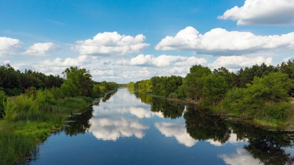 Menos oxigênio e mais metano transformam rios em ameaça climática. (Imagem: Getty Images via Canva)
