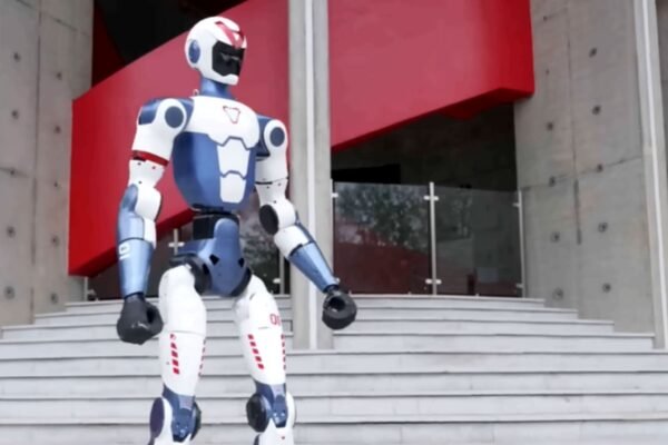 Robô humanoide acessível pode acelerar pesquisas em inteligência artificial e inovação global (Imagem: Reprodução/ Unitree Robotics)