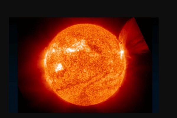 Duas erupções solares gigantes causaram apagões de rádio em poucas horas (Imagem: NOAA GOES-19)