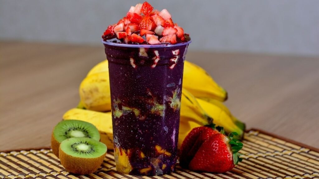 Energia do açaí pode melhorar o desempenho físico. (Foto: Getty Images via Canva)