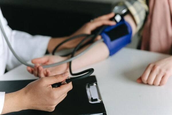 Hormônio pode afetar o controle da pressão arterial. (Foto: Getty Images via Canva)