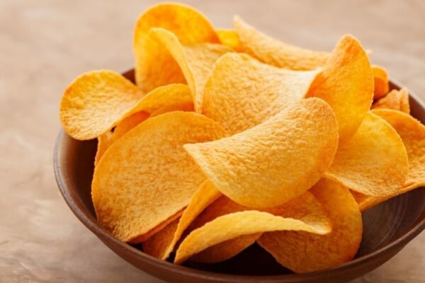 Ultraprocessados elevam risco para o coração. (Foto: Lazartivan via Canva)