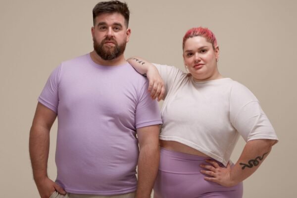 Obesidade impacta homens e mulheres de forma diferente. (Foto: Diversifylens via Canva)