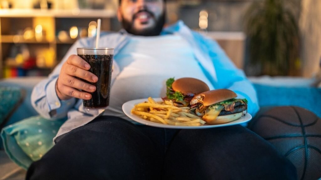 Sedentarismo e dieta elevam risco no país. (Foto: Getty Images via Canva)