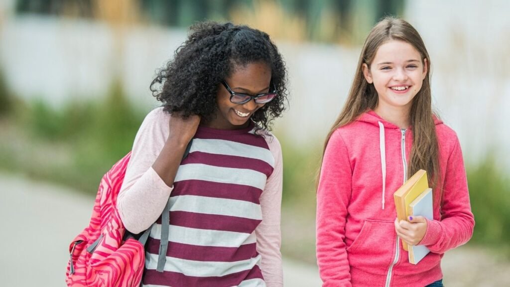 Adolescência marca mudanças intensas nas proteínas do corpo. (Foto: Getty Images via Canva)