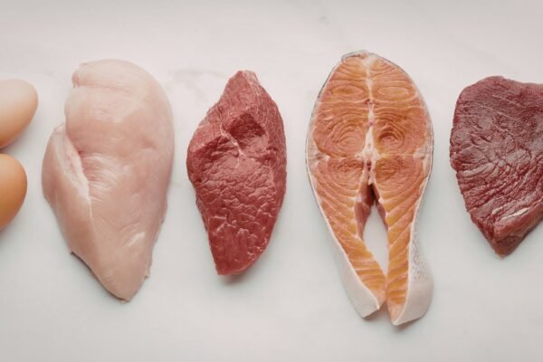 Proteína é essencial para manter a massa muscular. (Foto: Chirila Sofia's Images via Canva)