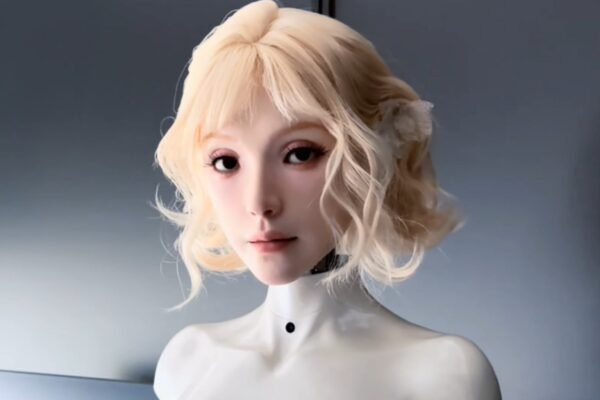 Robô humanoide com IA avança ao imitar emoções e interações humanas realistas (Imagem: AheadForm)