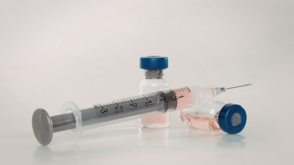 Pesquisa usa IA para acelerar vacina contra o câncer. (Foto: Anton Nita's Images via Canva)