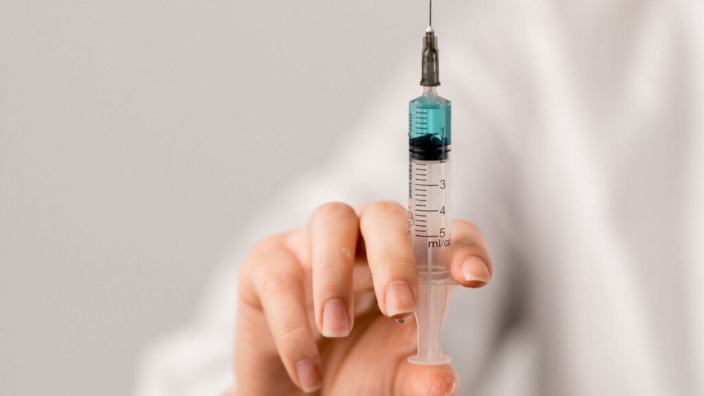 Tratamento semestral pode substituir remédios diários. (Foto: Pexels via Canva)