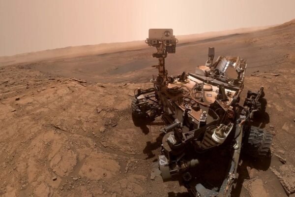 Rover Curiosity arrancou uma enorme rocha marciana durante perfuração inédita da NASA. (Imagem: NASA/JPL-Caltech/MSSS)