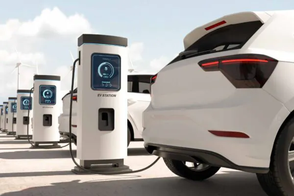 Carros elétricos já reduzem poluição e salvam milhares de vidas na China. (Imagem: Es_sarawuth via Canva)