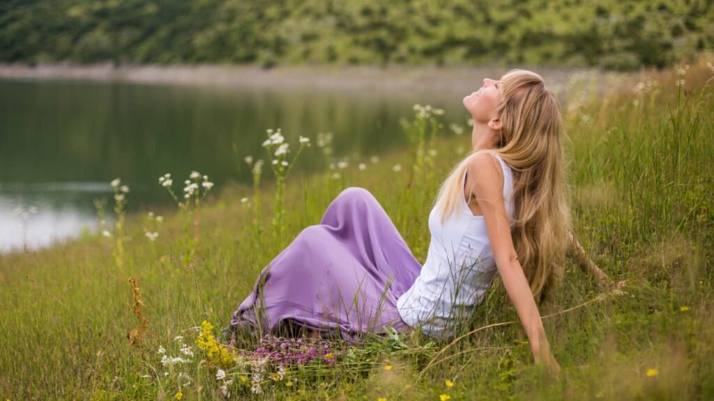 Contato com ambientes naturais ajuda cérebro, corpo e saúde mental, aponta pesquisa. (Imagem: Getty Images via Canva)