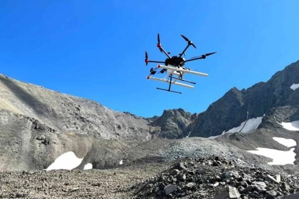 Drones com radar podem revelar água escondida sob a superfície de Marte. (Imagem: Jack W. Holt / Universidade de Arizona)