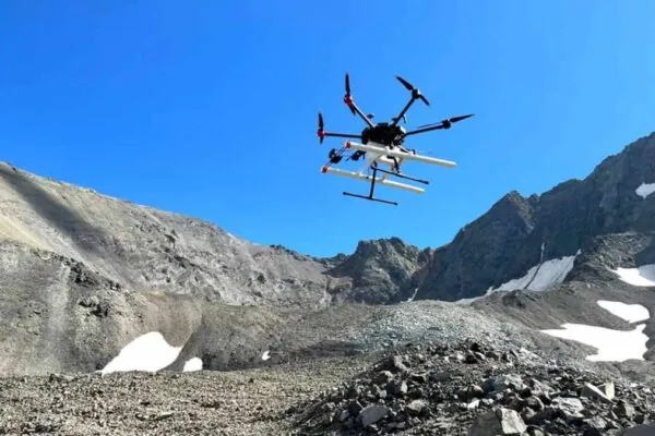 Drones com radar podem revelar água escondida sob a superfície de Marte. (Imagem: Jack W. Holt / Universidade de Arizona)