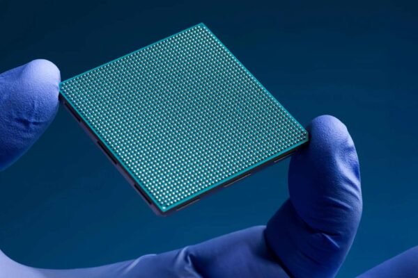 Novo chip espacial da NASA combina alta potência computacional e resistência extrema ao espaço profundo. (Imagem: NASA/JPL-Caltech)