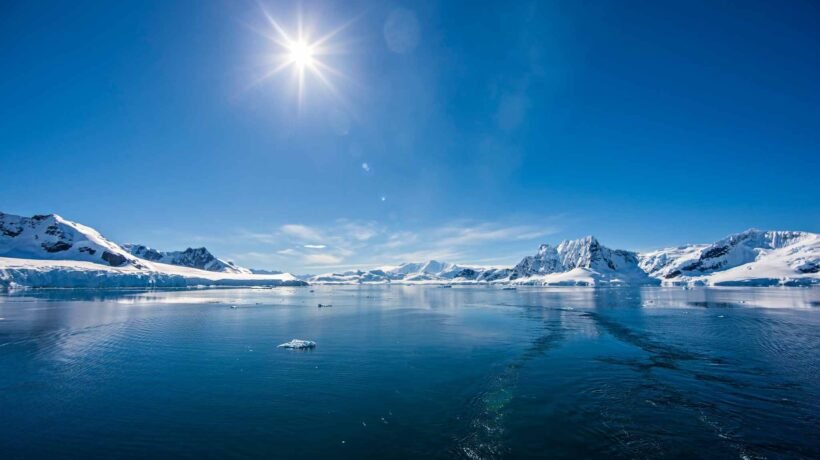 Oceano Antártico pode estar “suando” mais enquanto mudanças climáticas aceleram tempestades intensas. (Imagem: Getty Images via Canva)