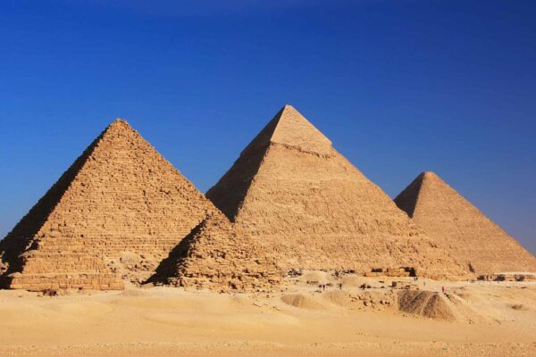 Estudo revela o segredo estrutural que ajudou a Pirâmide de Gizé a resistir terremotos. (Imagem: Getty Images via Canva)
