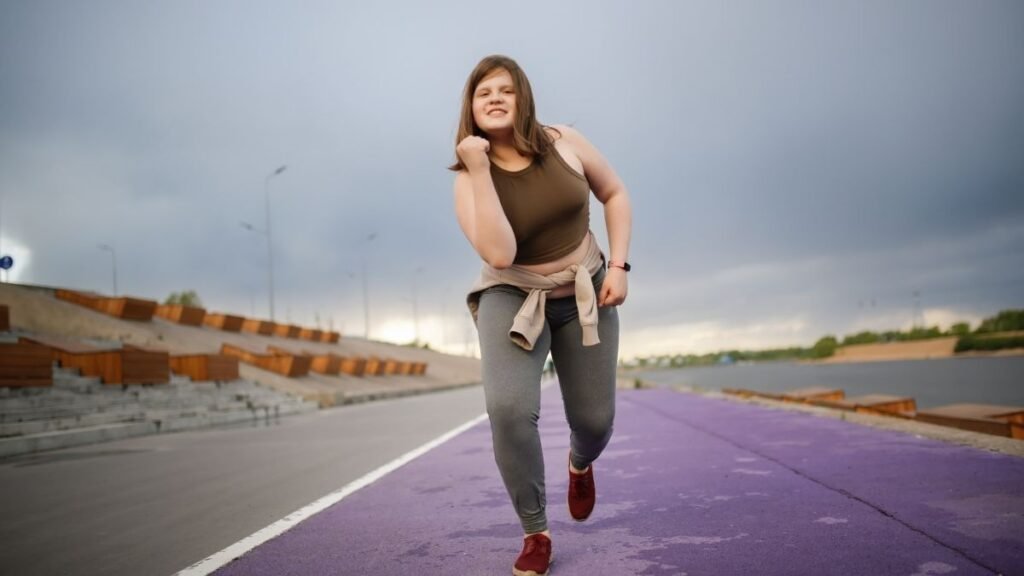 Treino reduz gordura e aumenta massa muscular. (Foto: Getty Images via Canva)