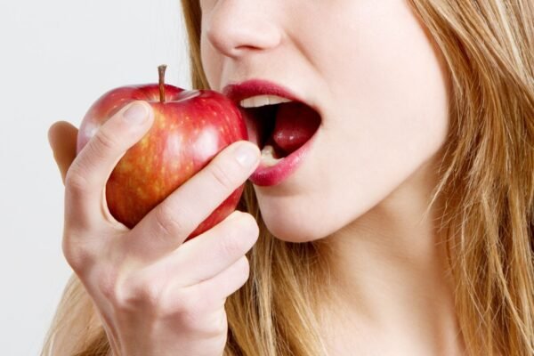 Frutas e vegetais protegem o coração e o corpo. (Foto: Getty Images via Canva)