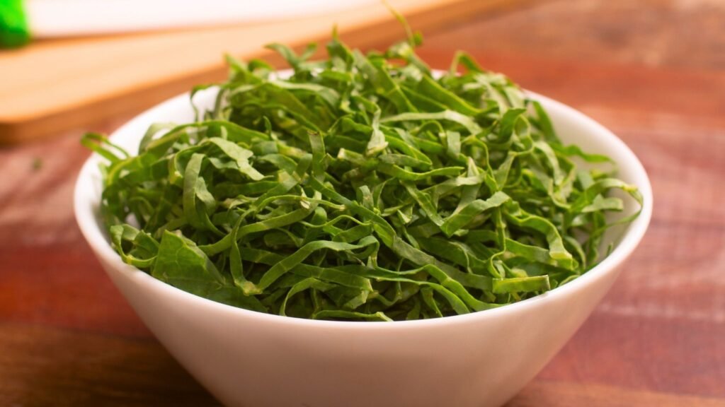 Nova couve mantém vitamina E e melhora ferro. (Foto: Getty Images via Canva)