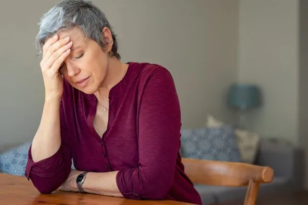 Queda hormonal pode afetar a memória feminina. (Foto: Getty Images via Canva)