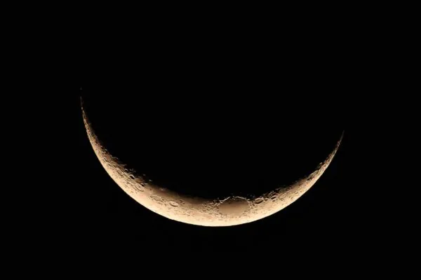 Lua Nova marca o céu hoje e inicia um novo ciclo lunar fascinante. (Imagem: Getty Images via Canva)