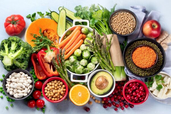 Alimentação saudável ajuda a função renal. (Foto: Getty Images via Canva)