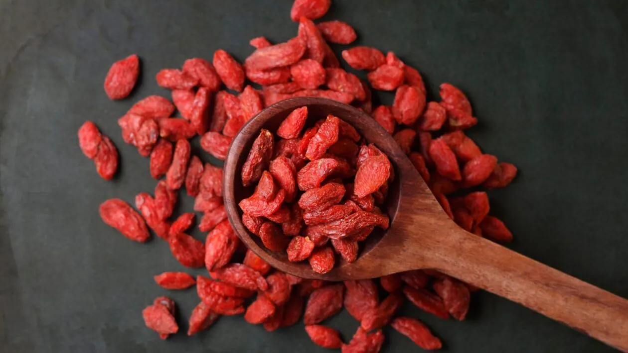 Goji berry pode proteger a visão da luz azul. (Foto: Getty Images via Canva)