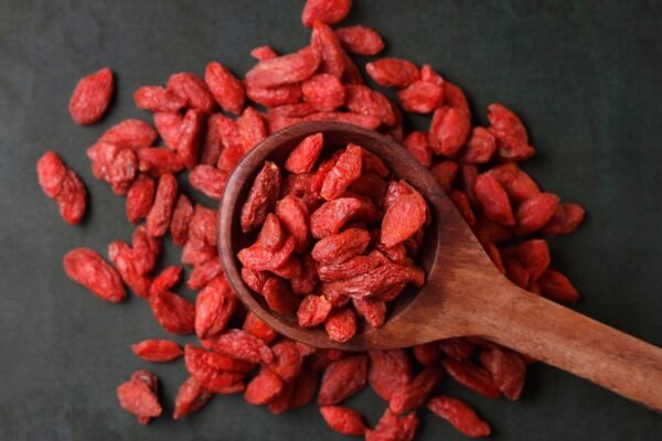 Goji berry pode proteger a visão da luz azul. (Foto: Getty Images via Canva)