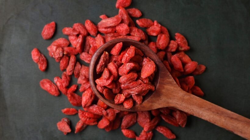 Goji berry pode proteger a visão da luz azul. (Foto: Getty Images via Canva)