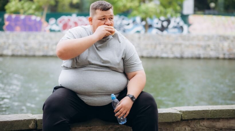 Estudo liga obesidade paterna ao metabolismo infantil. (Foto: Getty Images via Canva)
