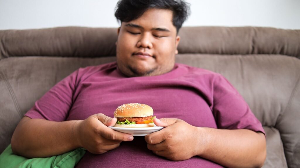 Sedentarismo e obesidade alteram qualidade do esperma. (Foto: Garakta Studio via Canva)