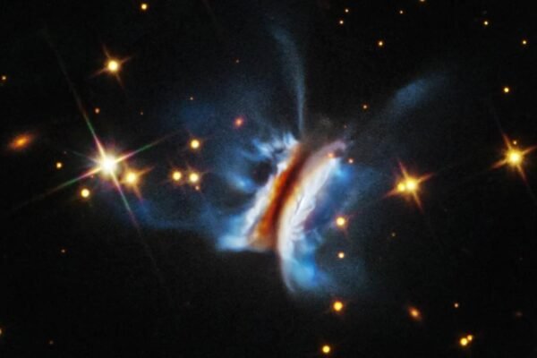 Hubble registrou gigantesco disco planetário, cerca de 40 vezes maior que o Sistema Solar (Imagem: NASA, ESA, STScI, Kristina Monsch (CfA); Processamento de imagem: Joseph DePasquale (STScI))